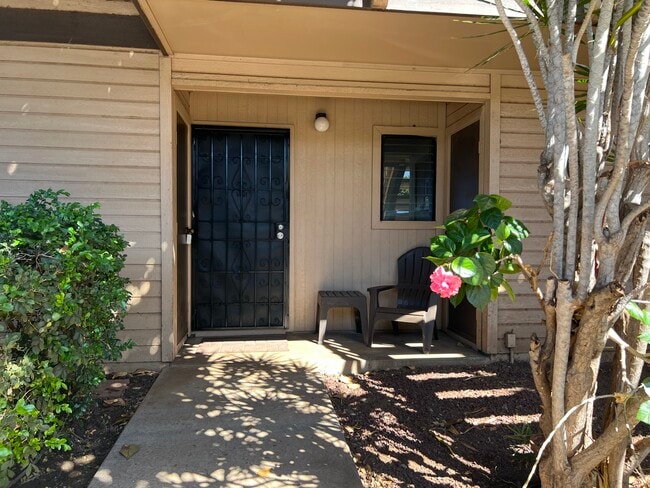 Building Photo - 15 Kulanihakoi St