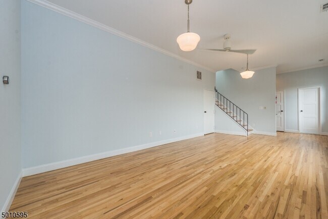Foto del edificio - 295 Bloomfield Ave