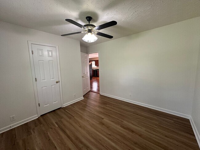 Foto del edificio - Charming 3 Bed 2 Bath Home In Murfreesboro