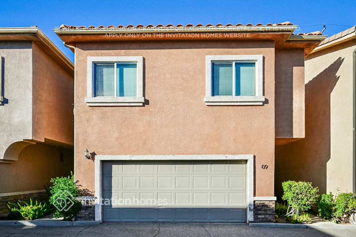 Foto principal - 20300 Vanowen St