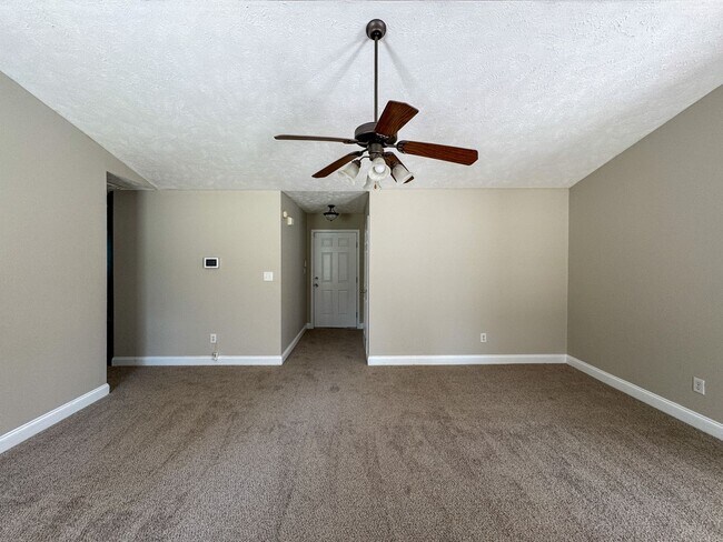 Foto del edificio - 274 Sanford Ct