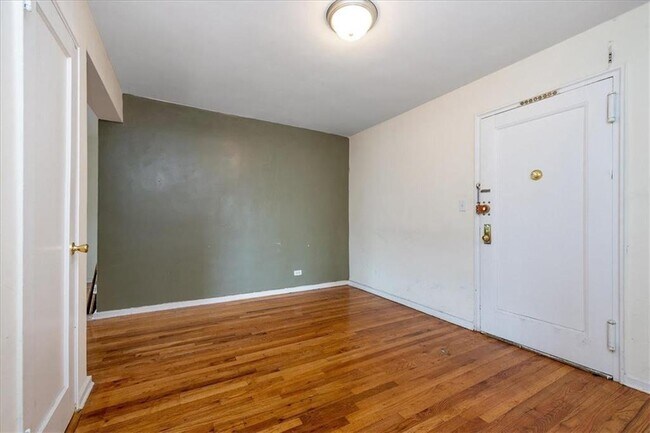 Foto del edificio - 85-04 63rd Dr