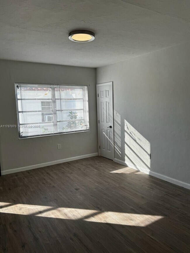 Foto del edificio - 541 SW 7th St