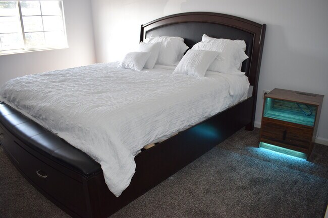 Master bedroom - 6690 Wareham Ct