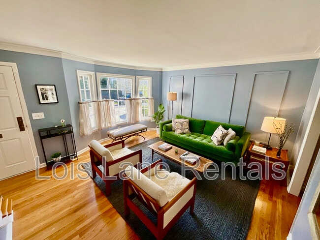 Building Photo - 190 Queen St