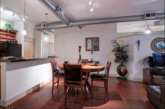 Photo - 1901 Post Oak Blvd Apartment