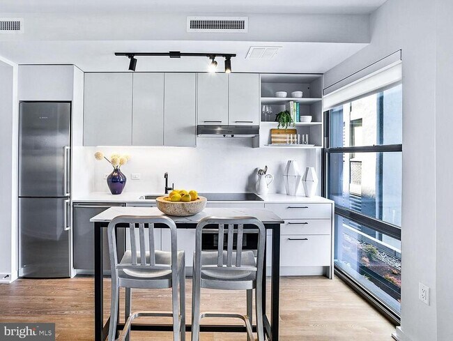 Foto del edificio - 1625 Eckington Pl NE