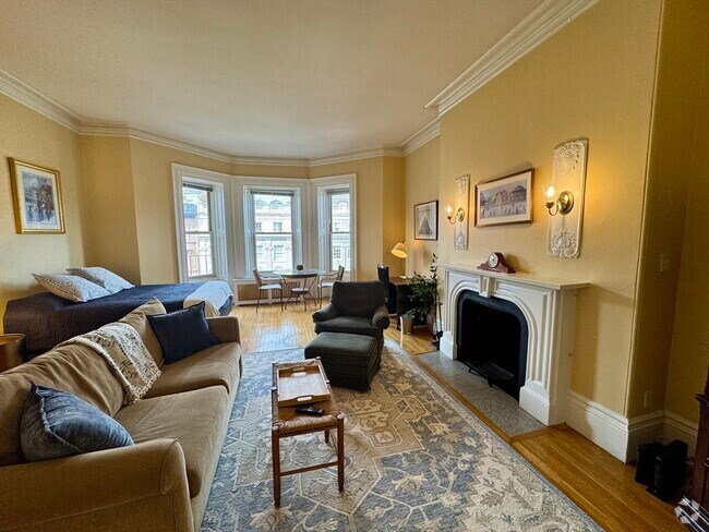 Building Photo - 169 Beacon St
