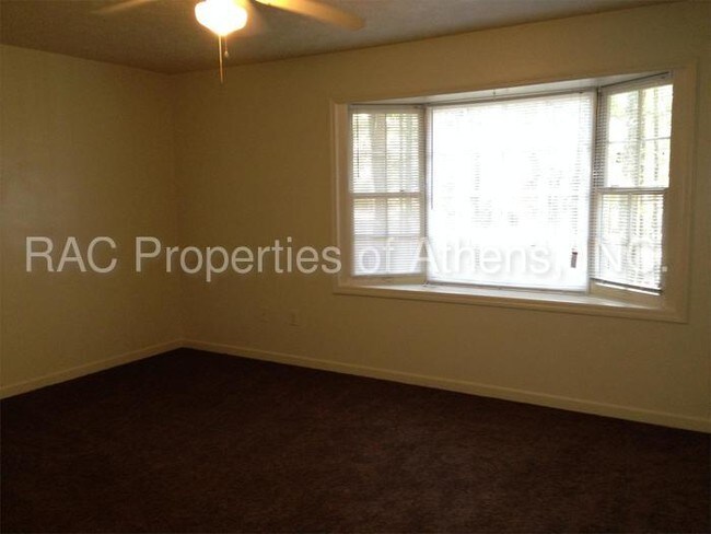 Building Photo - 102 Highland Park Dr