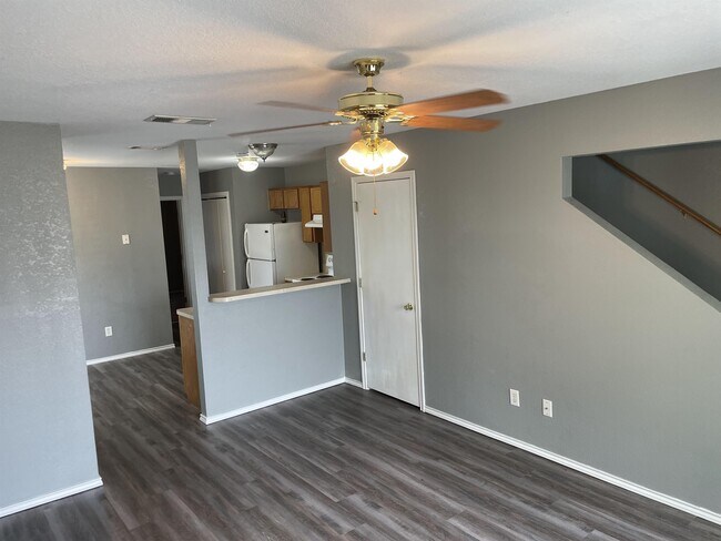 Building Photo - 2801 Vernice Loop