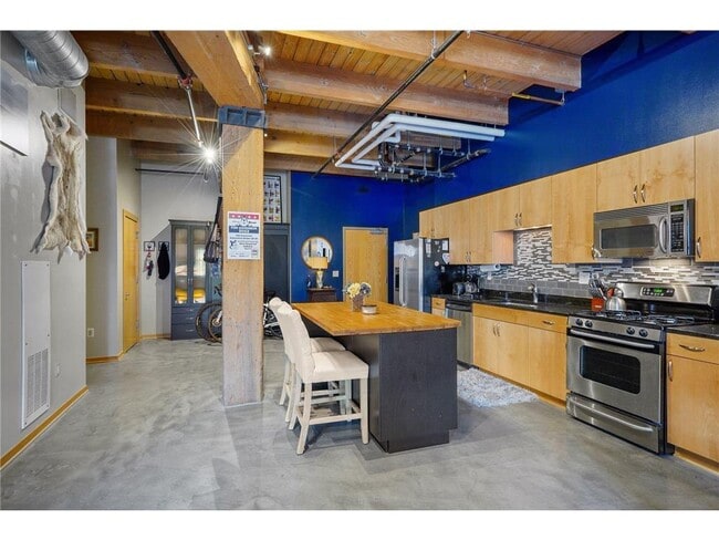 Building Photo - 404 N Washington Ave