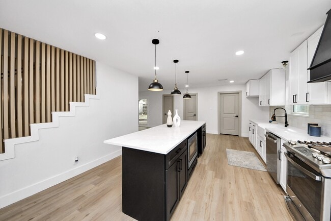 Building Photo - 5614 Oakhaven Ln