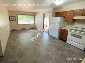 Building Photo - 213 13th Ave E