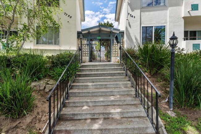 Foto del edificio - 7749-7755 Saint Bernard St