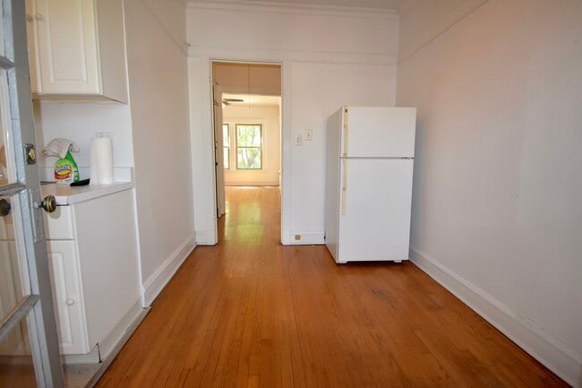 Building Photo - 6207 N Glenwood Ave