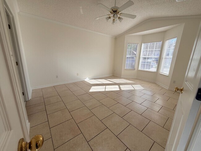 Foto del edificio - SummerBrooke Home, Plenty of Sunshine, Privacy, & Backyard Space!