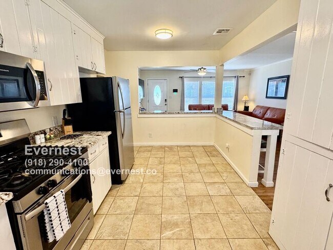 Building Photo - 2535 S Pittsburg Ave