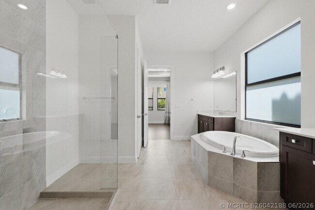 Building Photo - 11760 Bayview Cir