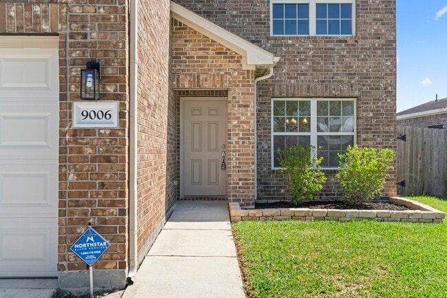Building Photo - 9006 Sasson Blvd