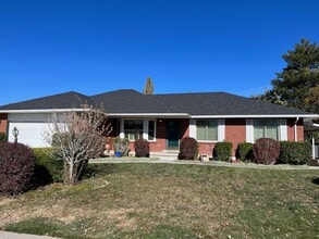 Building Photo - 2409 Newcastle Dr