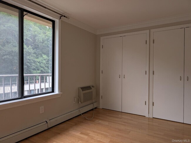 Foto del edificio - 1155 Warburton Ave