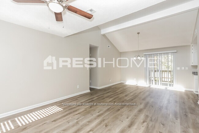 Building Photo - 1078 Lombardy Way