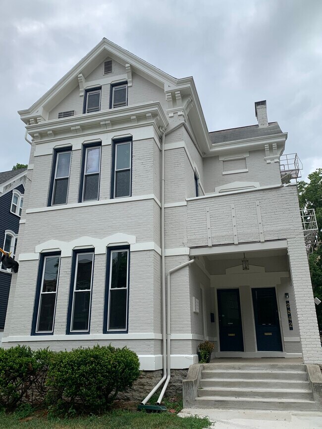 Foto del edificio - 2542 Moorman Ave