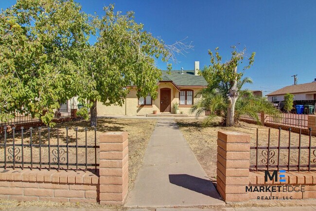 Foto del edificio - 2Bed/1Bath Home at 19th/Van Buren! Apply T...