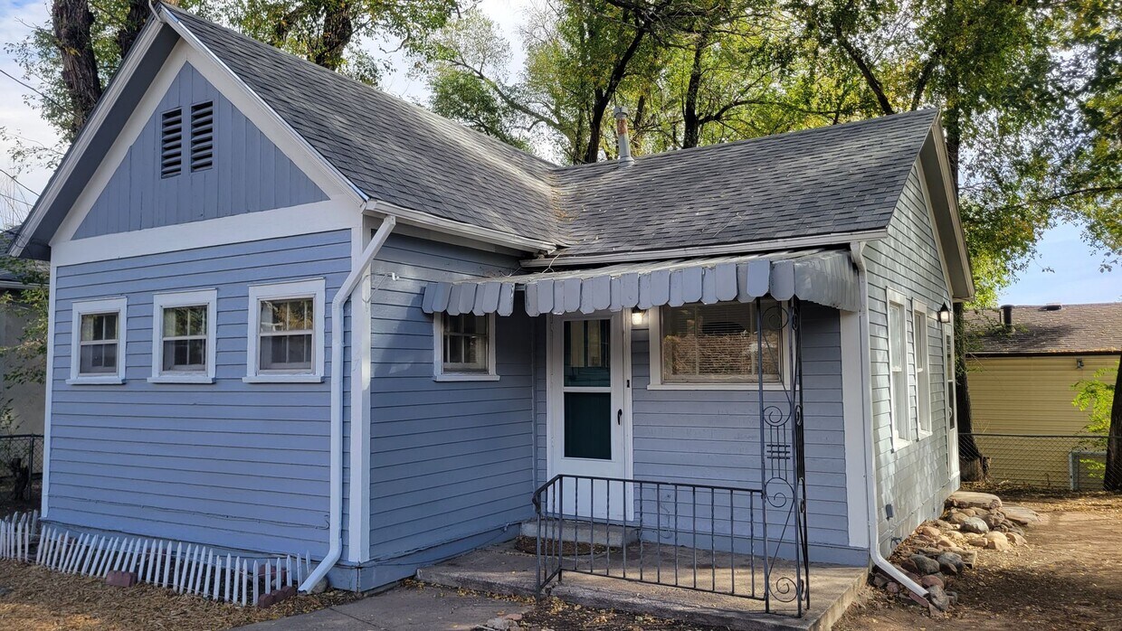 Primary Photo - 1 Bedroom 1 Bathroom w/ Office - Available...