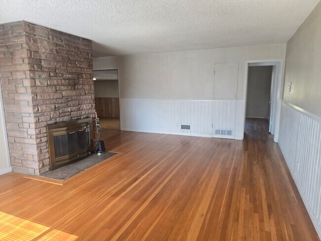 Foto del edificio - Spacious Single Family Home in Garden Grove for Lease