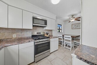 Building Photo - 439 Pompano St