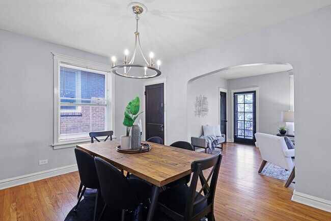 Foto del edificio - 4952 Tholozan Ave