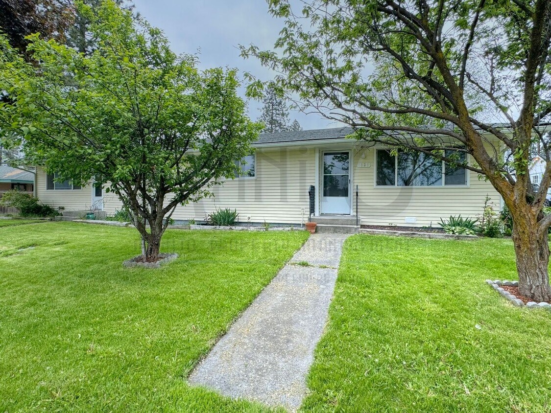 Primary Photo - Stunning Valley Duplex