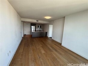 Building Photo - 1001 Queen St