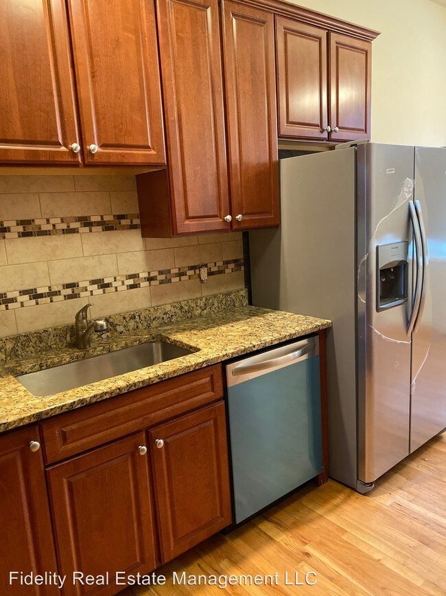 Foto del edificio - 3 br, 2.5 bath House - 75 Corbin Hill Rd