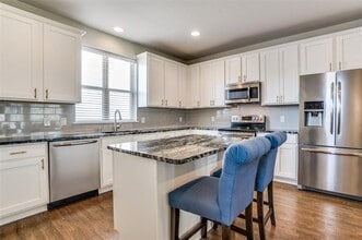 Building Photo - 1321 Palm Canyon Dr