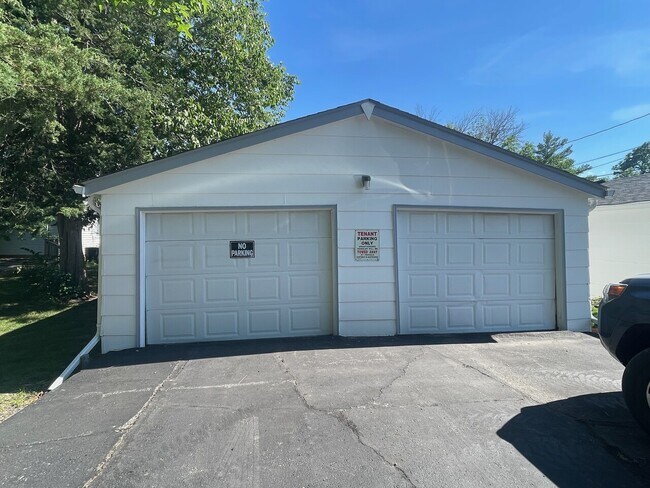Building Photo - 1319 Armory Ave