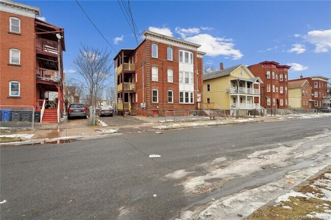 Building Photo - 58 Bond St