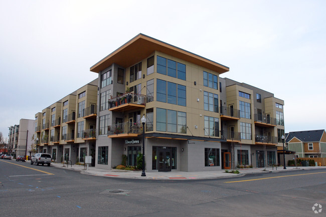 Building Photo - Beranger Condominiums