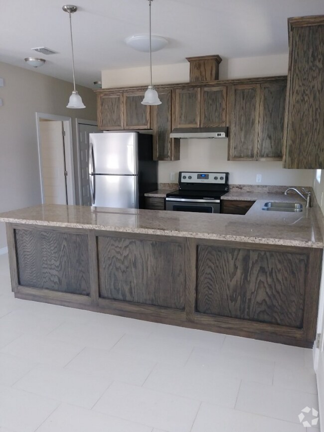 Building Photo - 210 Fig Dr