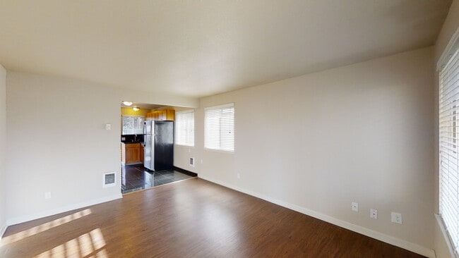 Living Room - 318 120th St S