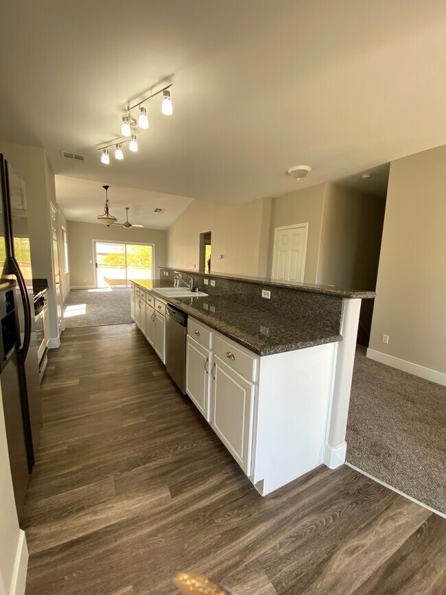 Building Photo - 721 Peachy Canyon Cir
