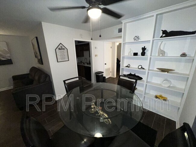 Foto del edificio - 4547 Alvin Dark Ave