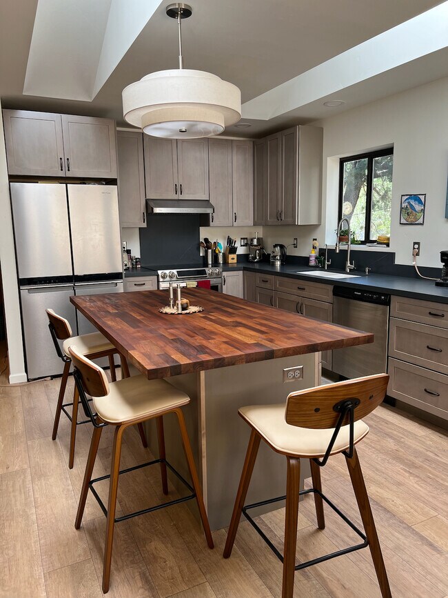 Kitchen - 1926 White Cloud Ln