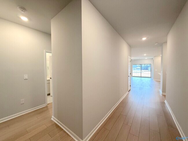 Building Photo - 203 Stockyard Cir