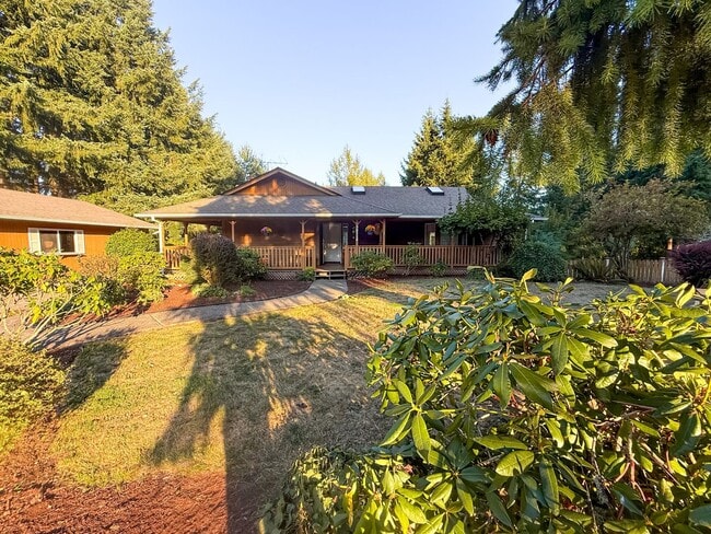 Building Photo - Gentleman Farmer dream, almost 6 Acres,