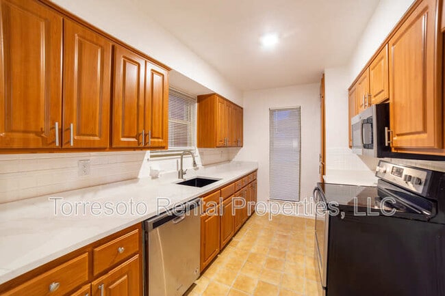 Building Photo - 309 Royal Dr