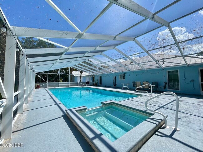 Foto del edificio - 947 McDonald Rd
