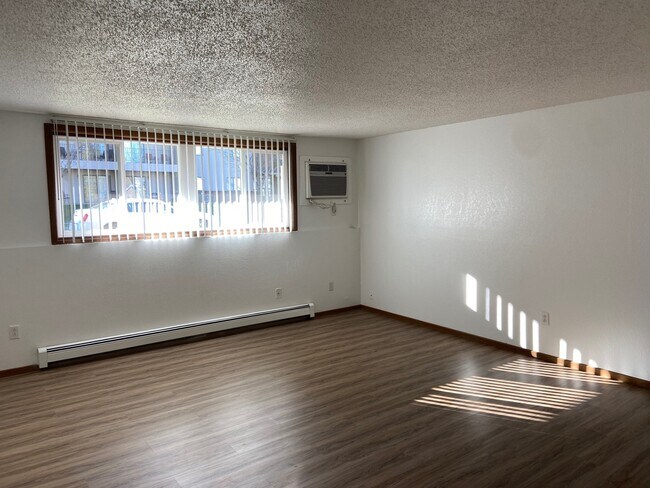 Foto del edificio - 1720 N Grandview Ln
