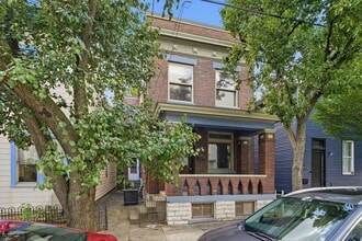 Building Photo - 2215 Victor St